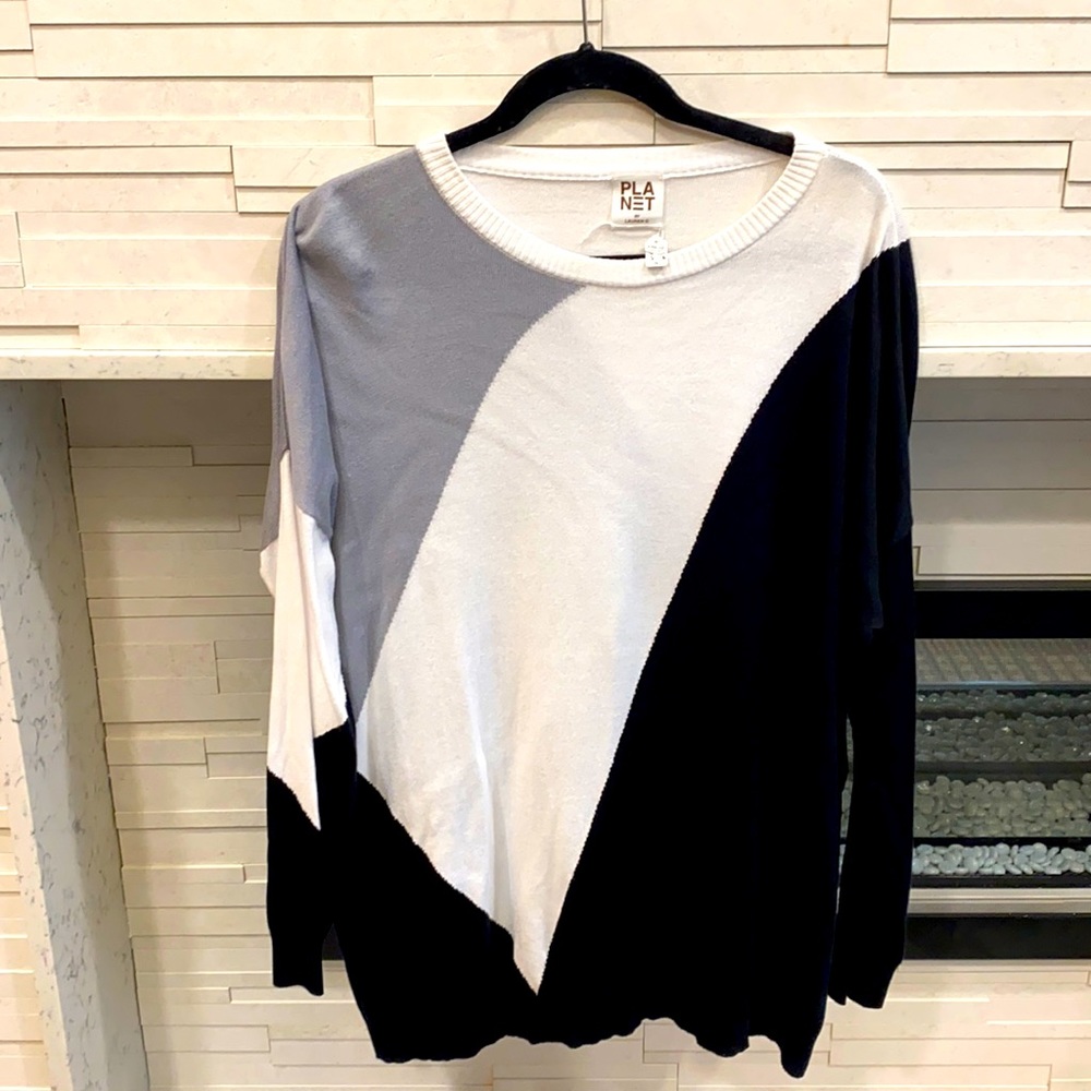 Brand new Planet by Lauren G long sleeve thin breathable sweater. One size.